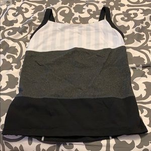 Lululemon workout top with shelf bra
